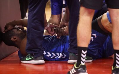 CHERY SUFRE UNA LUXACIÓN DE CODO