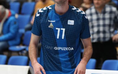 ¡CAMISETA DE CALENTAMIENTO  A 25€ PARA ABONADOS!