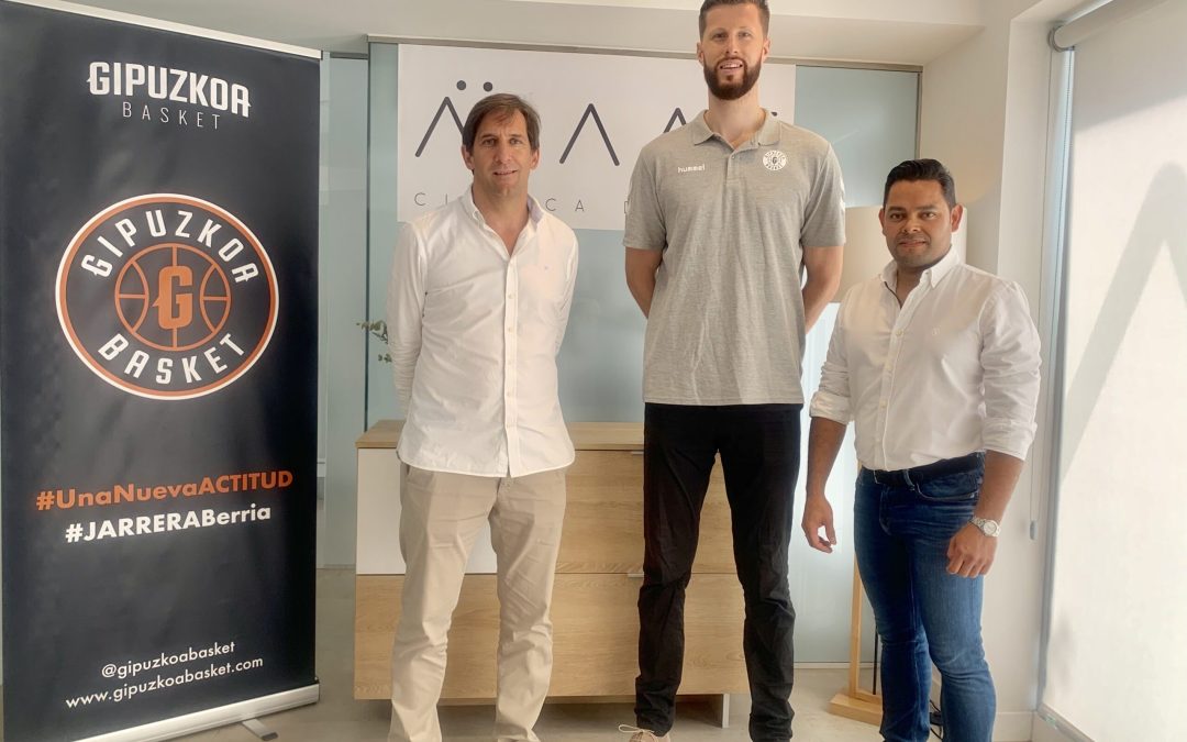 DELTECO GIPUZKOA BASKET HA PRESENTADO HOY A DAVIS ROZITIS EN LA CLINICA DENTAL MAAT